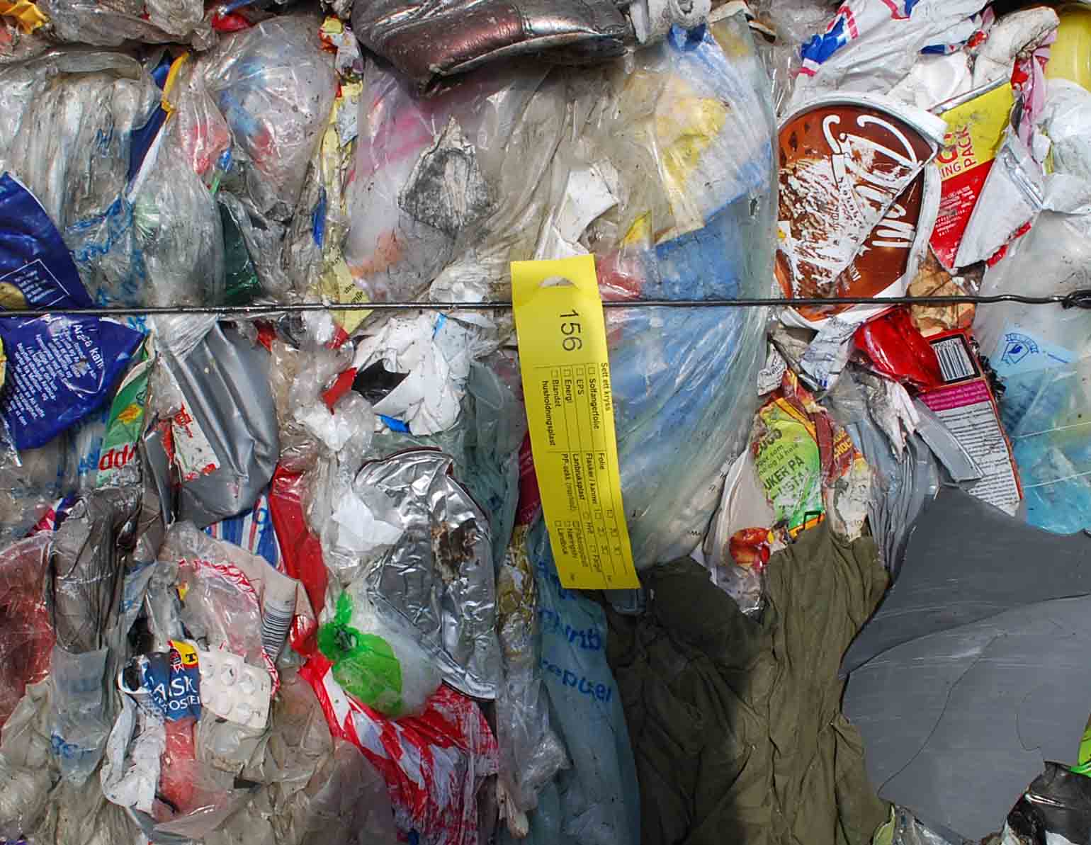 Plastball Med Gul Lapp GPN 01459 Foto Grønt Punkt Norge (1)