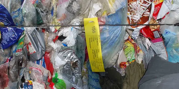 Plastball Med Gul Lapp GPN 01459 Foto Grønt Punkt Norge (1)