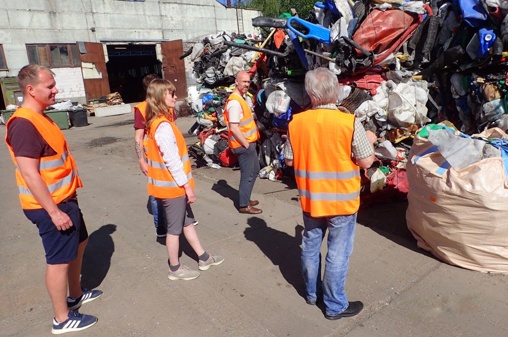 Omvisning på anlegget til Retroplast