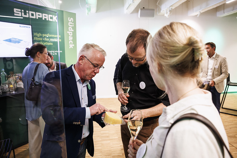 54520646676 2Ac2bf9709 C