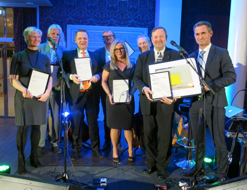 Optimeringsprisen 2017 ble delt ut av Thomas Weihe (t.h.) i DLF. Hanne Møller (fra venstre) Østfoldforskning, Frank Robert Müller (Tommen Gram), Stig Søberg (RPC Bebo Food Packaging), Atle Flom (Døvigen), Marit Kvalvåg Pettersen (Nofima), Ivar Holtet (BWL) og Thomas Eie (BAMA Industri) var til stede for å motta prisen