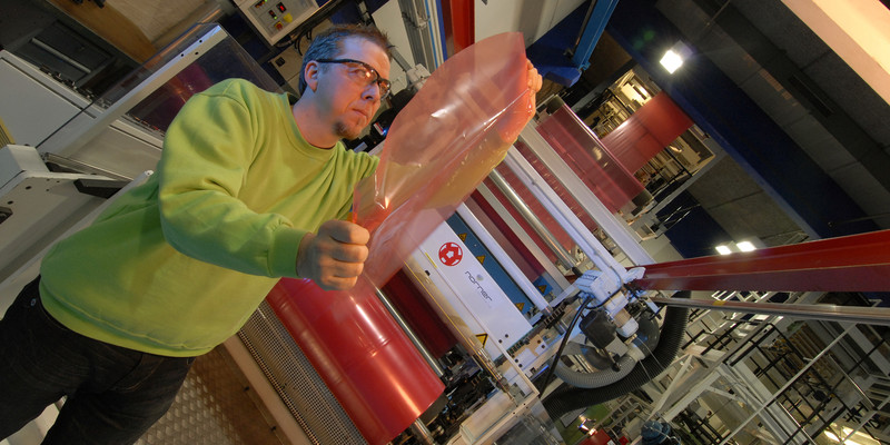 film-extrusion-testing-machines_size-medium.jpg