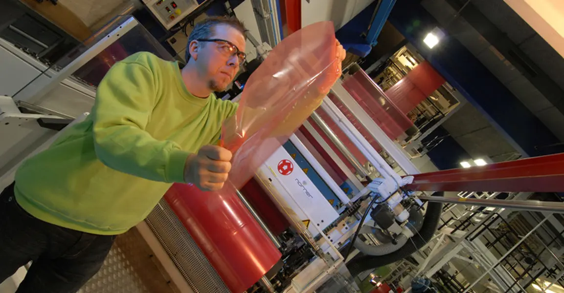 film-extrusion-testing-machines_size-medium.jpg
