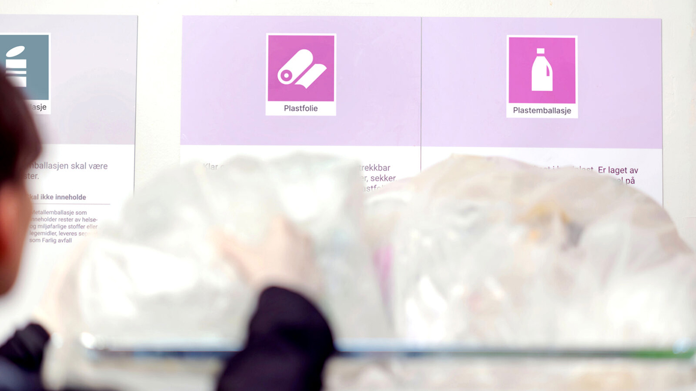 Avfallsrom Plastfolie Plastemballasje Legg Merke Til Merkene Foto Herman Ekendahl Dreyer For LOOP