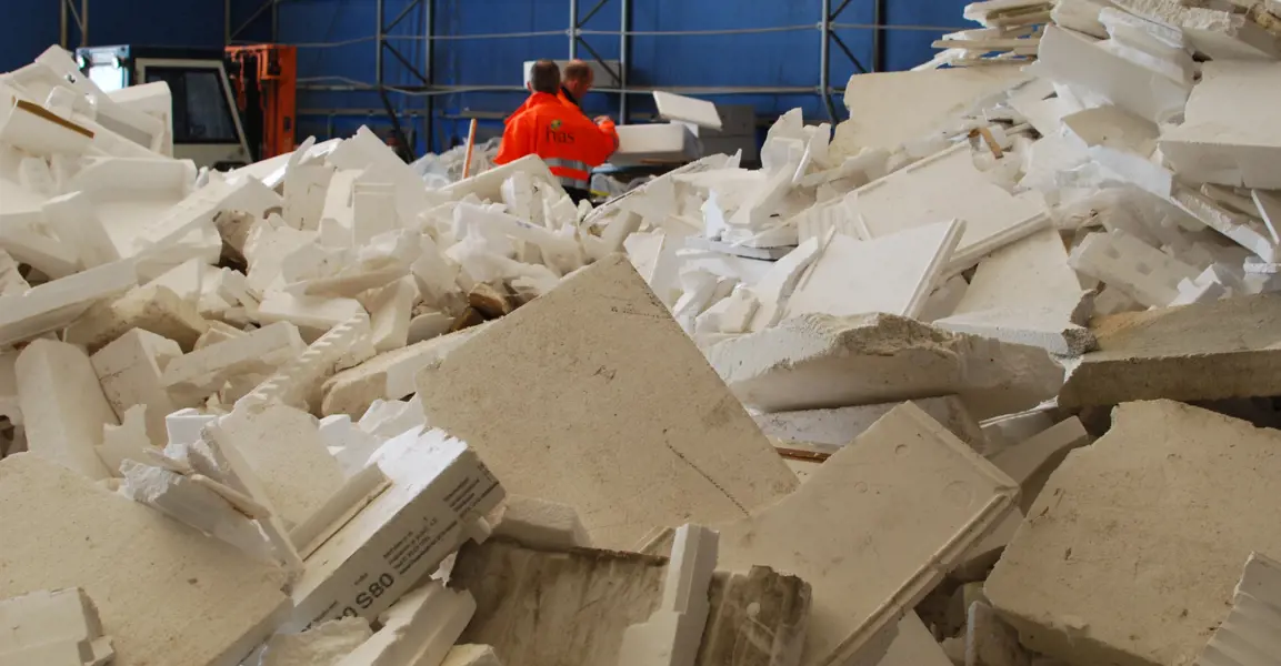 Innsamling Og Pressing Av EPS GPN 00732 1920 Foto Gront Punkt Norge