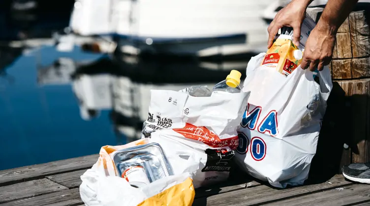 Emballasje Pa Brygga GPN 00045 Foto Fartein Rudjord