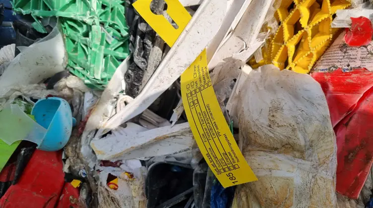 Gule Lapper Blandet Plastemballasje